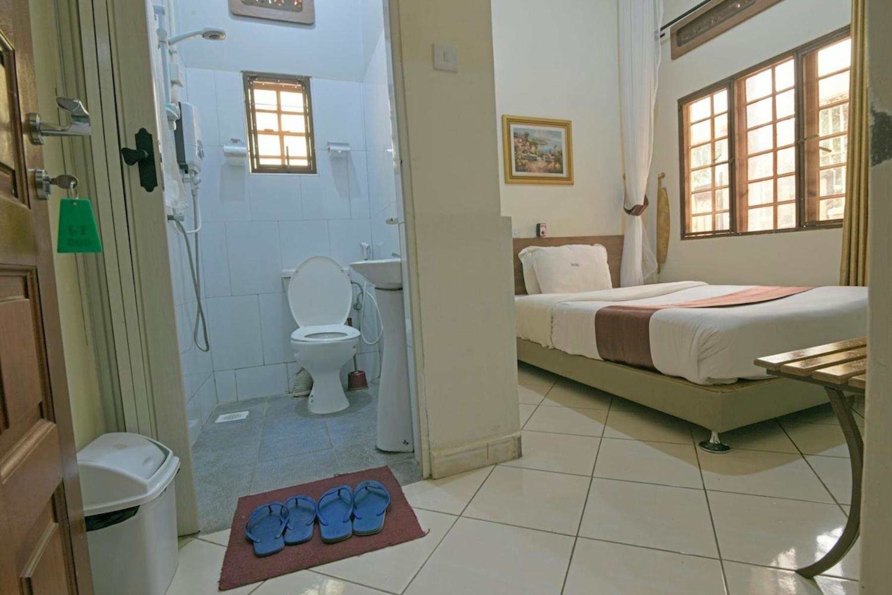 Hoima Buffalo Hotel & Business Hub Ltd Экстерьер фото
