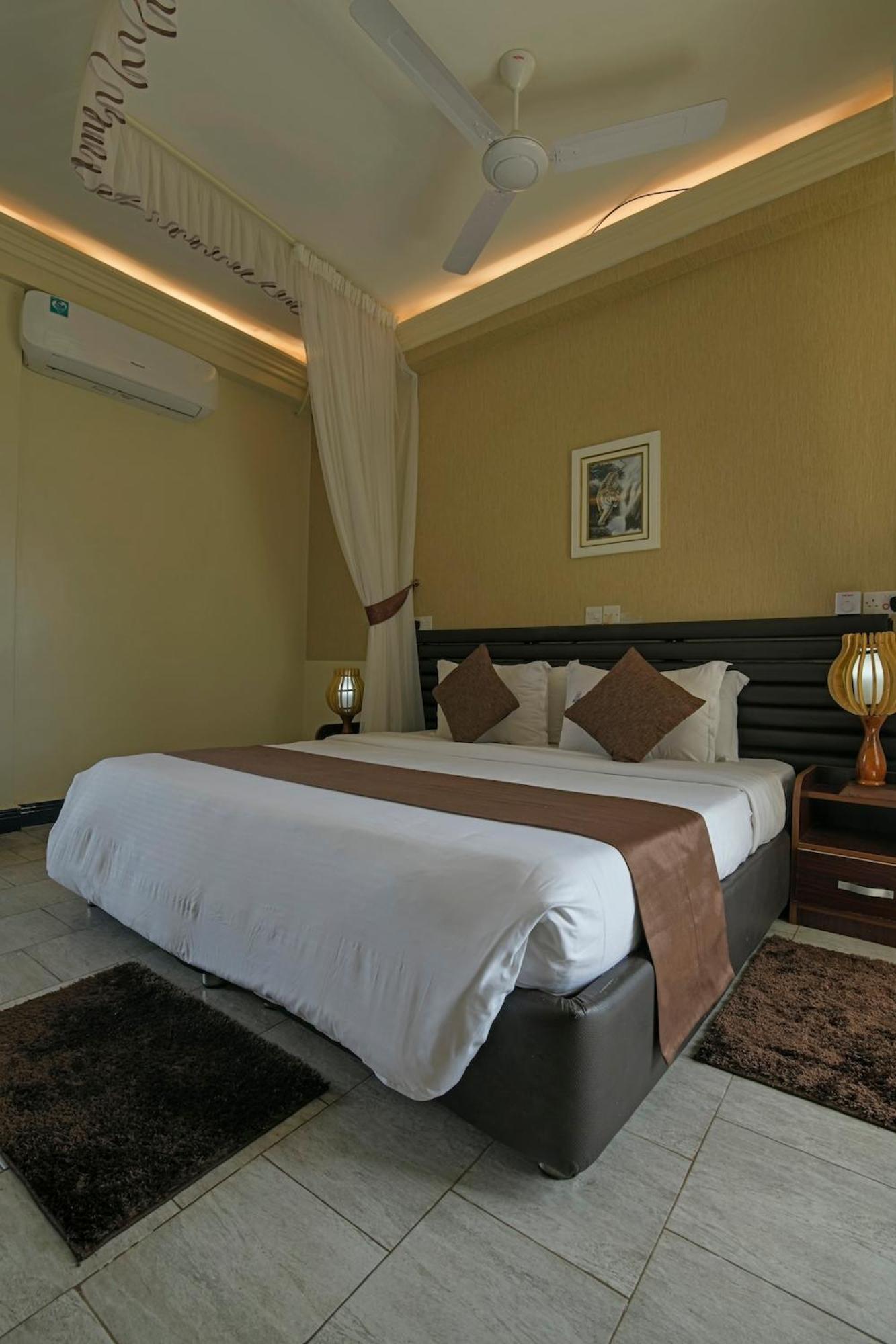 Hoima Buffalo Hotel & Business Hub Ltd Экстерьер фото